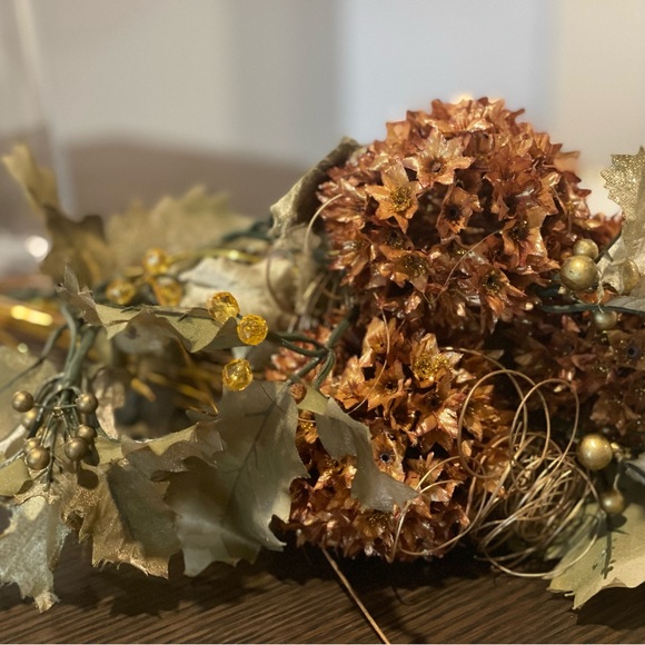 Holiday Flowers Arraignment - Picture 7 of 12